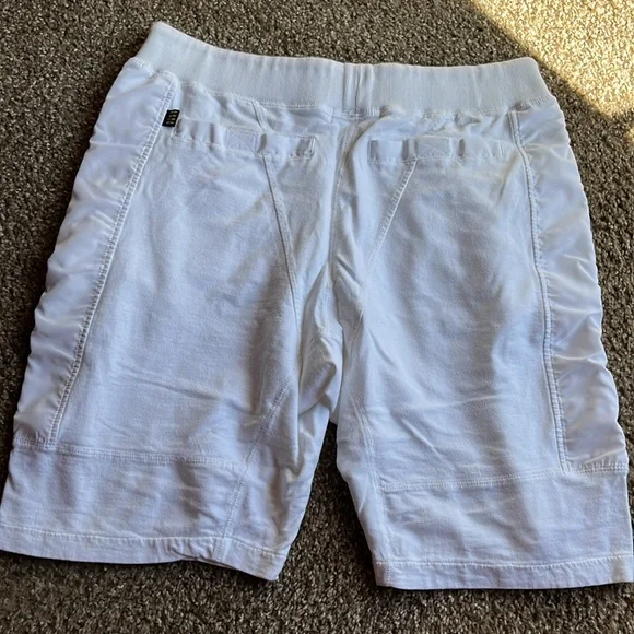 Aura Gold shorts Large - Picture 4 of 6